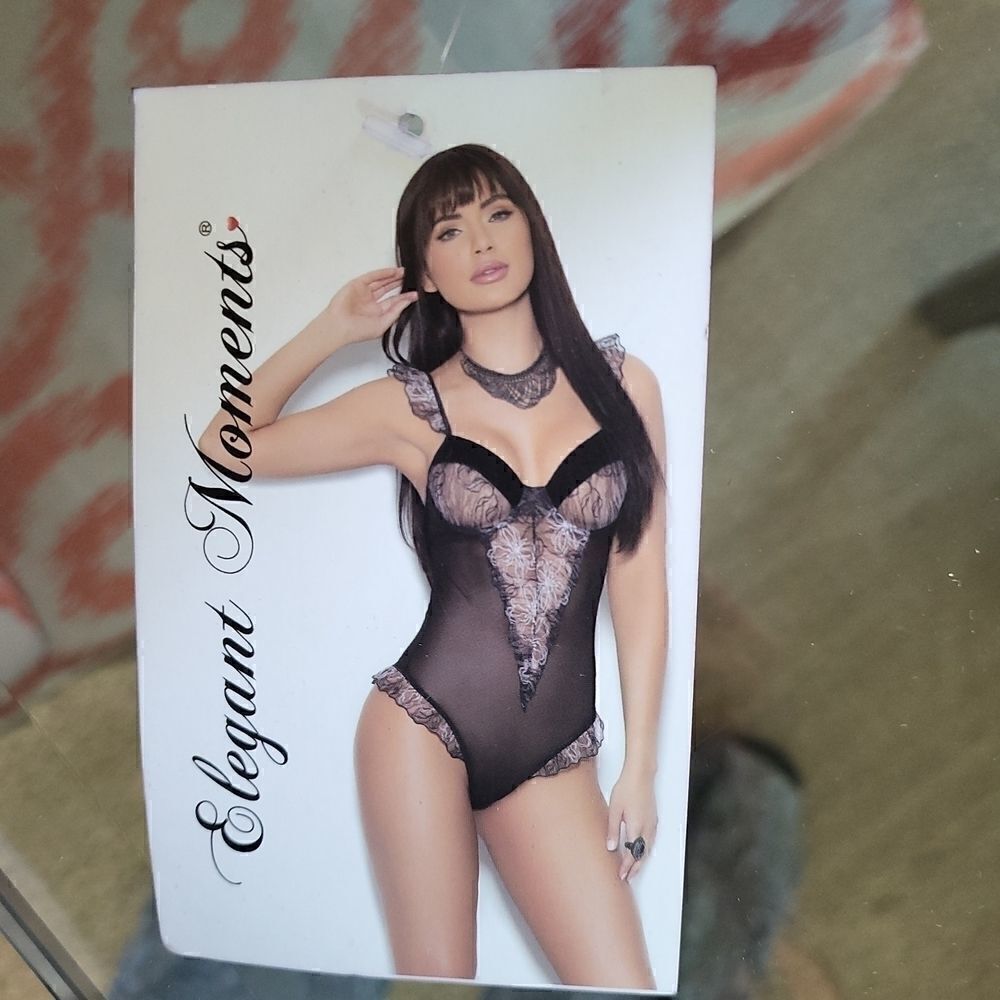 Elegant Moments Lingere Size M NWT